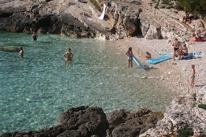 Villa Premantura ,big pool , view 200m sea, Kamenjak Park, Free Car Charge 11kW