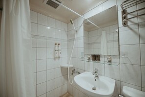 Double Room | Bathroom - Live Guest House (Jincheng)