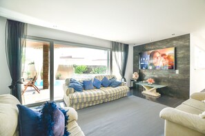 Smart TV, fireplace, DVD player, books