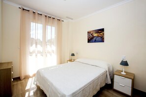 2 chambres, fer et planche Ă repasser, Wi-Fi gratuit, draps fournis