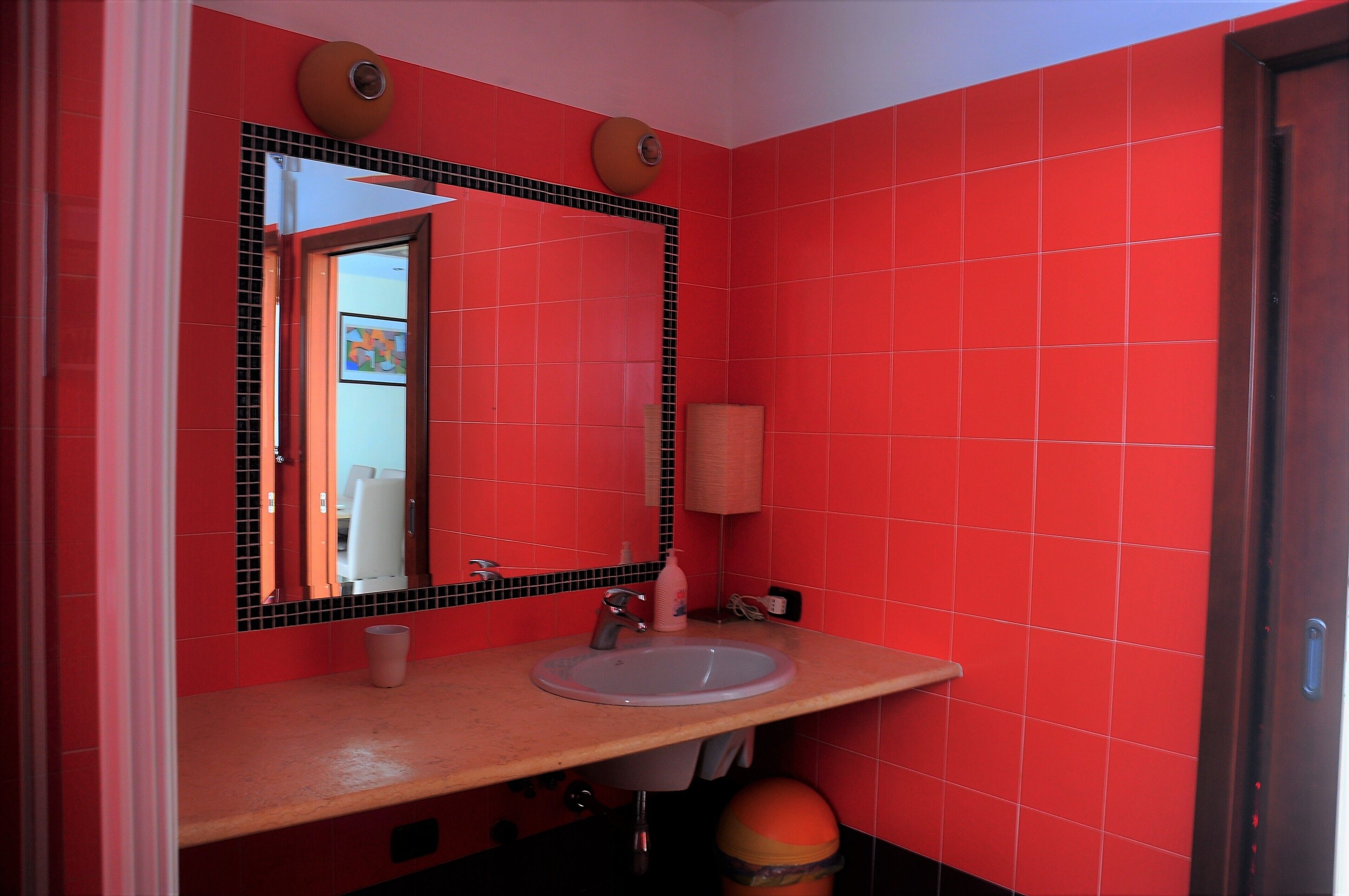 Baignoire, baignoire à jets, sèche-cheveux, bidet