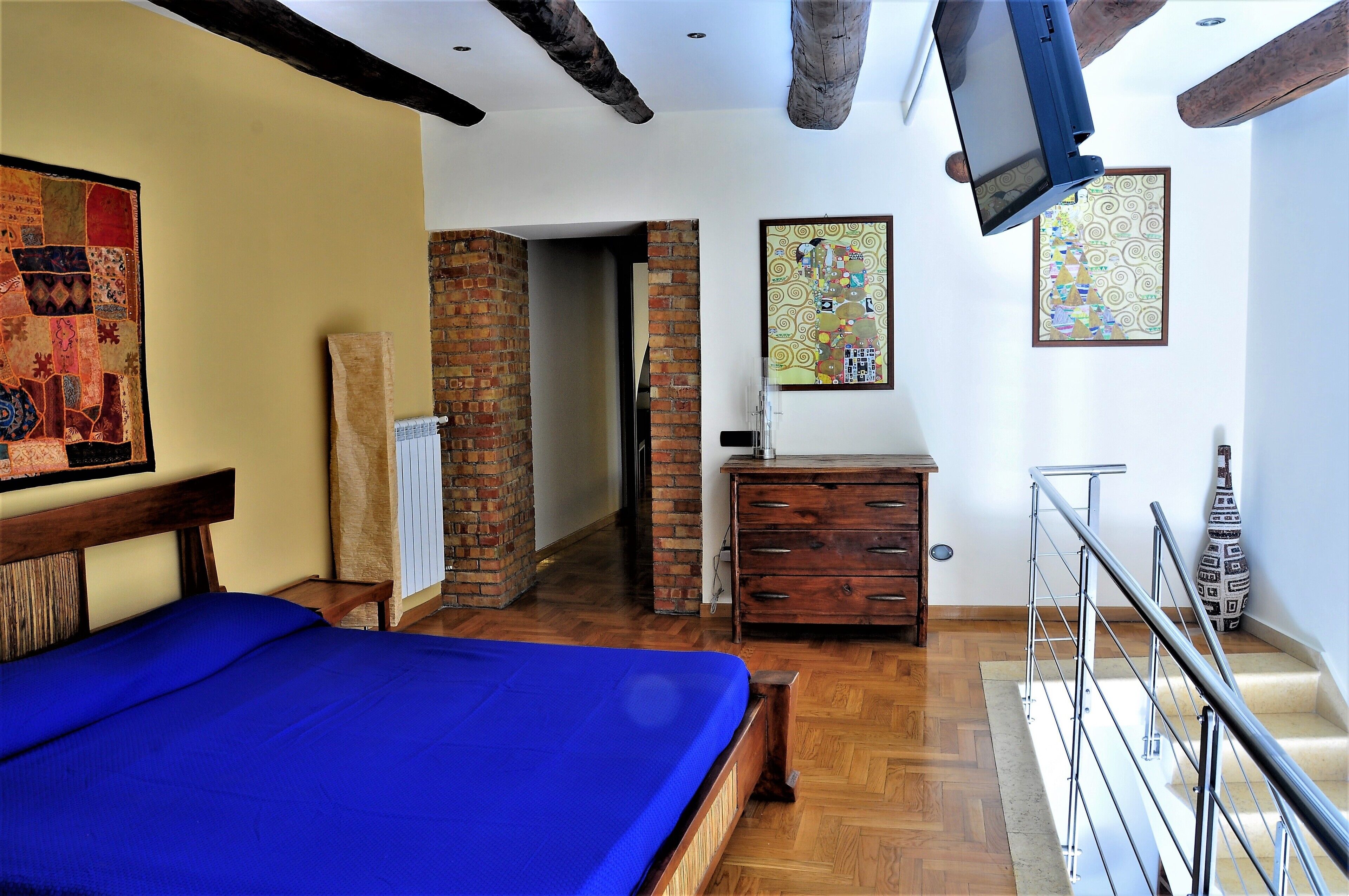 3 chambres, bureau, fer et planche à repasser, lit parapluie