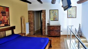 3 chambres, bureau, fer et planche Ă repasser, lit parapluie