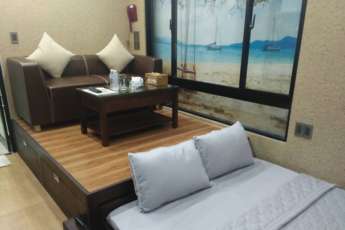 1 bedroom, premium bedding, minibar, in-room safe