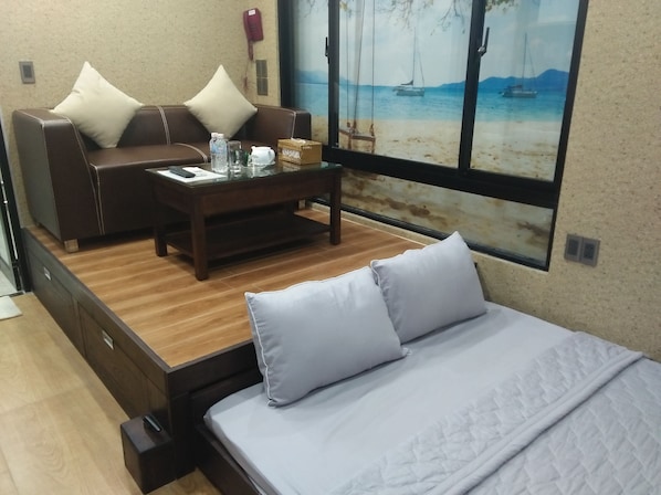 1 bedroom, premium bedding, minibar, in-room safe