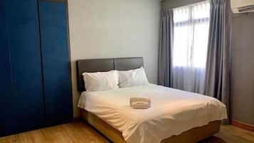 Premium Apartment, 1 Queen Bed | Desk, laptop workspace, iron/ironing board, free WiFi
