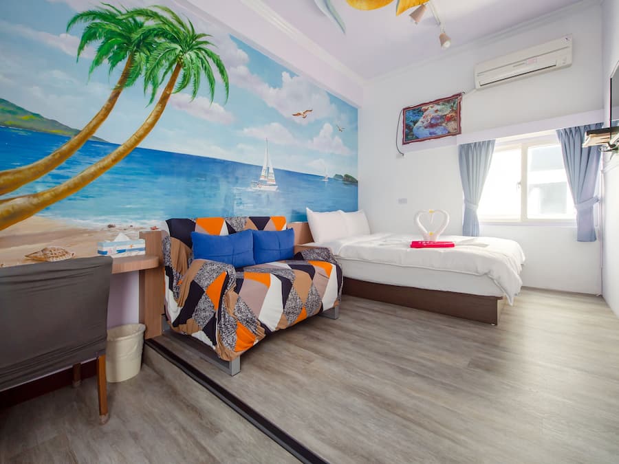 Cortinas blackout, wifi gratis y ropa de cama