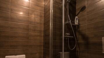 Basic-Apartment, 1 Schlafzimmer | Badezimmer | Regendusche, kostenlose Toilettenartikel, Haartrockner, Handtücher