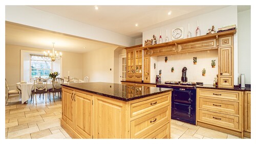 A Georgian Masterpiece Steps from Stirling 