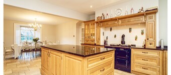 A Georgian Masterpiece Steps from Stirling 