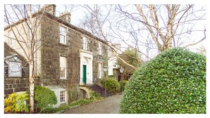 A traditional stone building with a green door, a stone staircase, and a gravel path. - A Georgian Masterpiece Steps from Stirling  (Stirling)