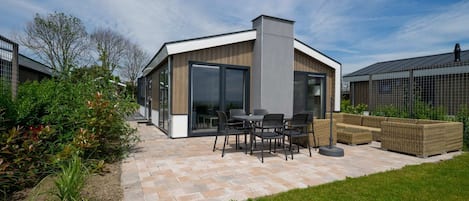 Pavilion Waterfront 6 | Individually decorated, individually furnished, cribs/infant beds