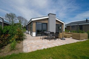 Pavilion Waterfront 6 | Individually decorated, individually furnished, cots/infant beds - Europarcs Markermeer (Bovenkarspel)