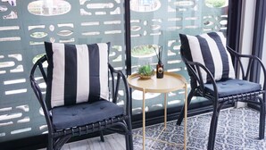 Lobby sitting area - Martin Place (Lampang)