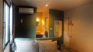Design Double Room | Premium bedding, desk, WiFi (free) - Martin Place (Lampang)