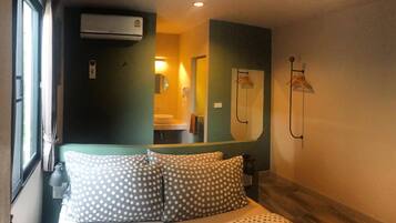 Design Double Room | Premium bedding, desk, free WiFi