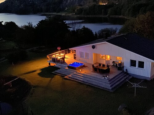 Villa with beautiful view over the bay, exciting mountains in the background