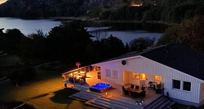 Villa with beautiful view over the bay, exciting mountains in the background