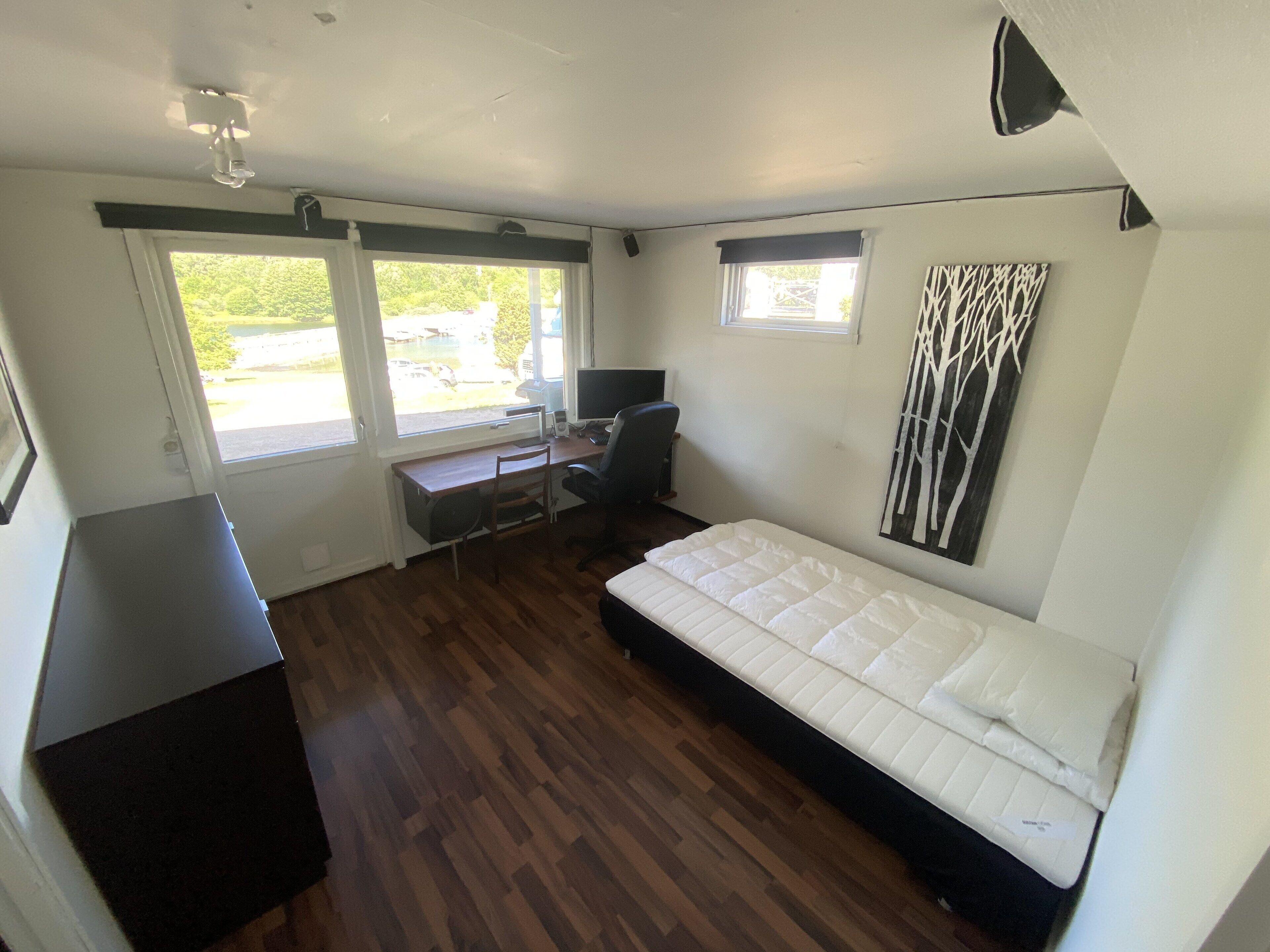 5 habitaciones, tabla de planchar con plancha, internet y ropa de cama 