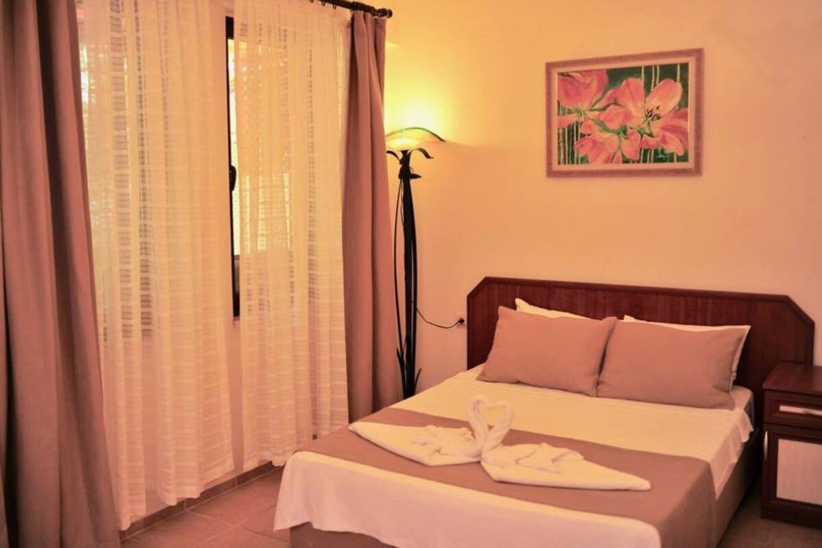 In-room safe, free WiFi