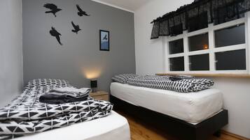 Comfort House, 4 Bedrooms, Mountain View, Oceanfront | 1 bedroom, blackout curtains, iron/ironing board, free WiFi