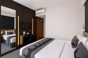 Standard Double Room | In-room safe, individually decorated, individually furnished, desk - Black Art Otel (Istanbul)