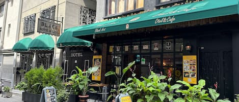 Vista frontal de la propiedad