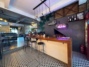 Bar (on property) - Black Art Otel (Istanbul)