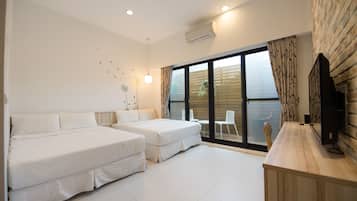 Quadruple Room | Desk, free WiFi, bed sheets