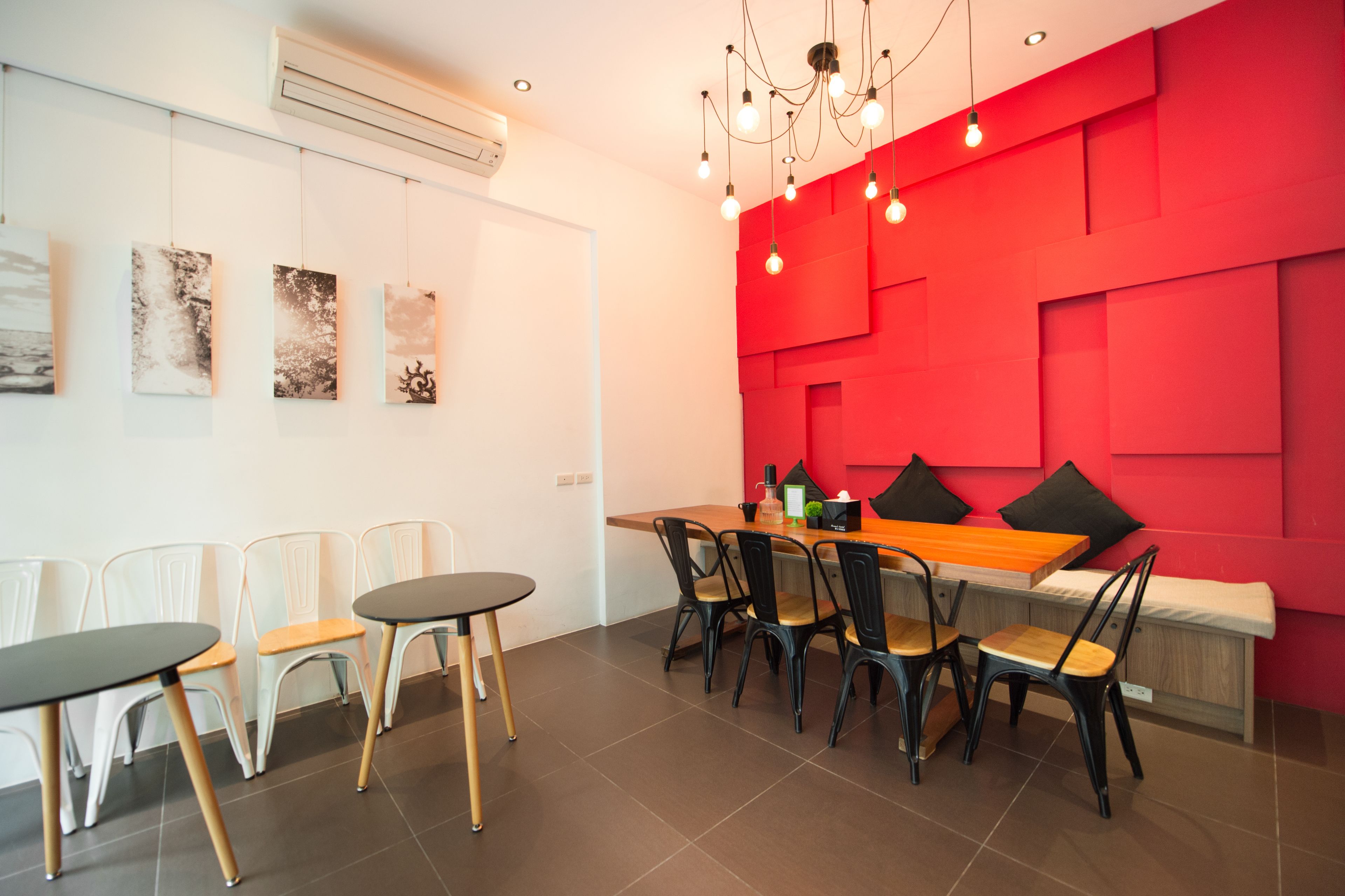 Télévision à écran plat de 42 pouces avec chaînes par câble, télévision