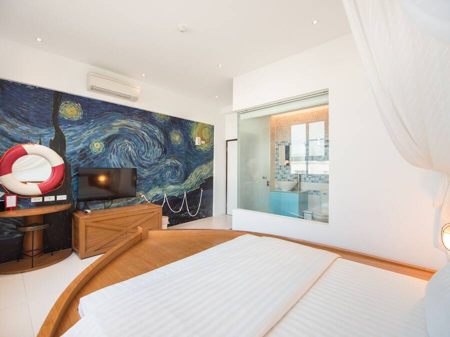 Double Room | Desk, WiFi (free), bed sheets