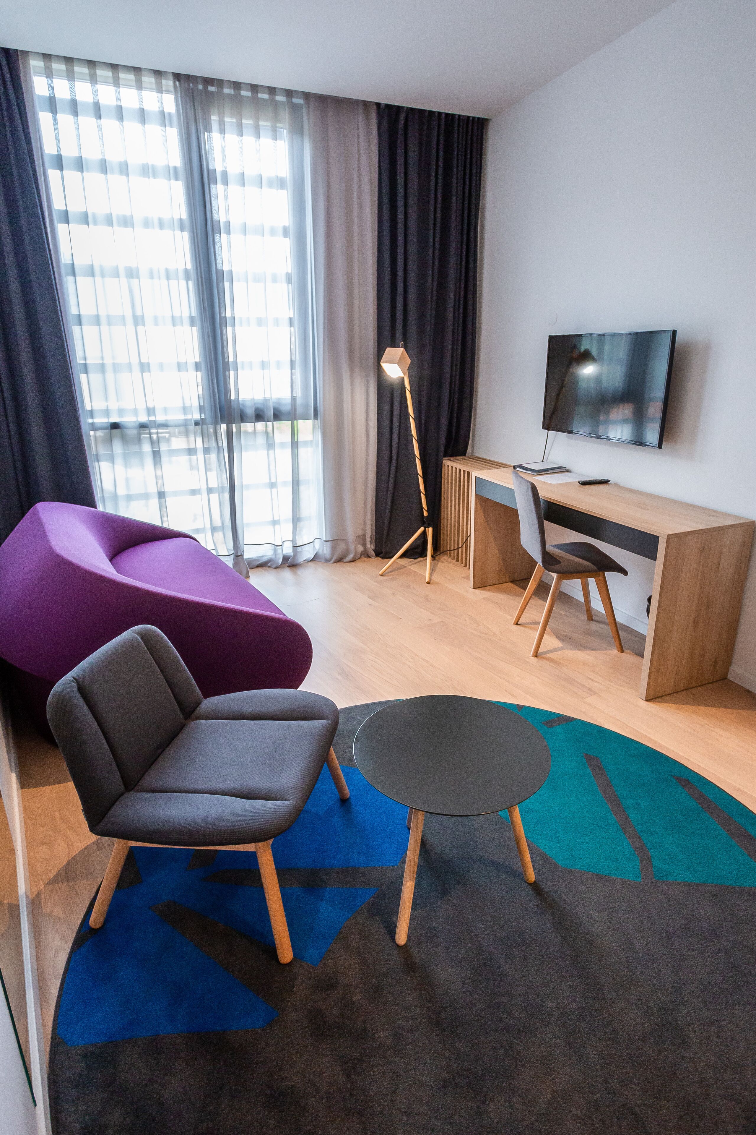 junior suite | minibar, in-room safe, desk, soundproofing