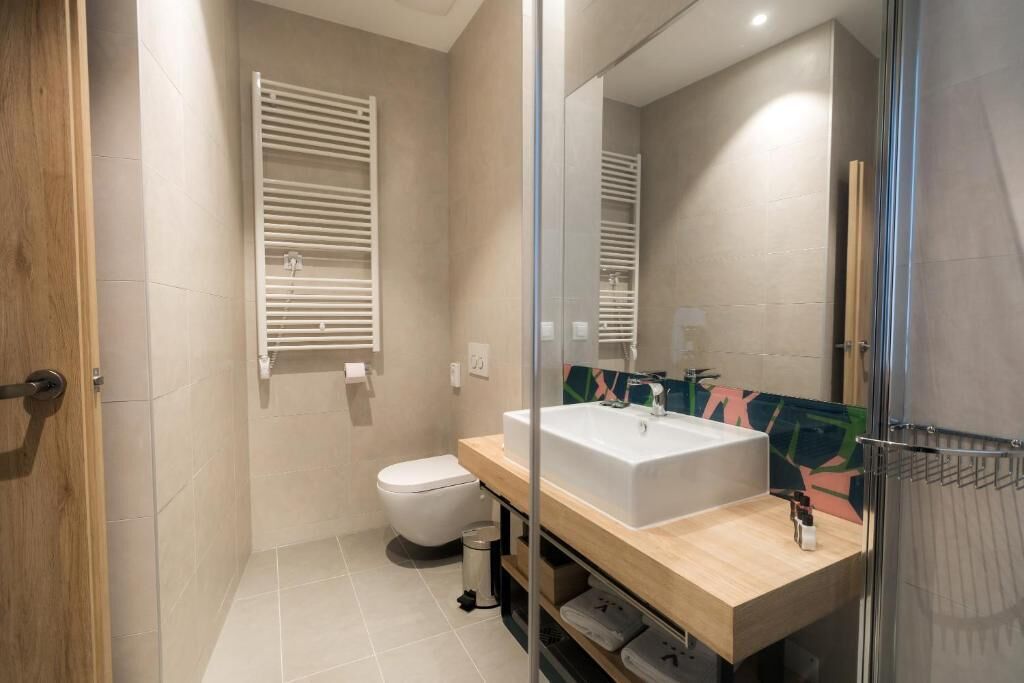 twin room | bathroom | free toiletries, hair dryer, bathrobes, slippers
