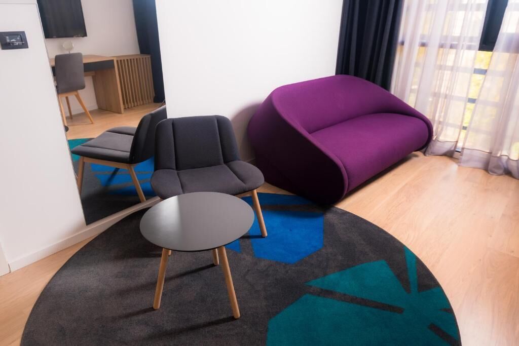 junior suite | minibar, in-room safe, desk, soundproofing