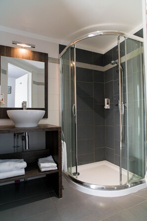 Standard-Apartment | Badezimmer