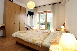 Apartment (Ground floor) | Free WiFi, bed sheets