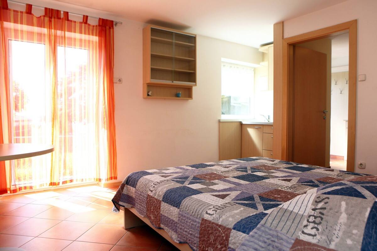 Studio, Sea View | Iron/ironing board (on request), free WiFi, bed sheets