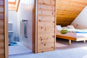 2 bedrooms, in-room safe, iron/ironing board, travel crib