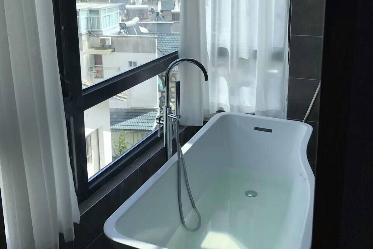 Desk, blackout curtains, free WiFi