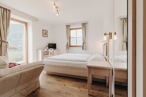 Superior Triple Room, Balcony, Valley View | Balcony - Coronata Haus (Roncegno)