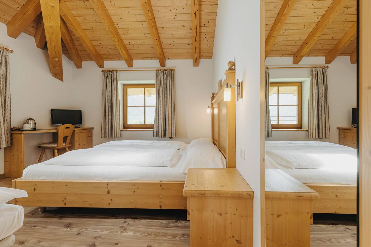 1 chambre, minibar, coffres-forts dans les chambres, bureau