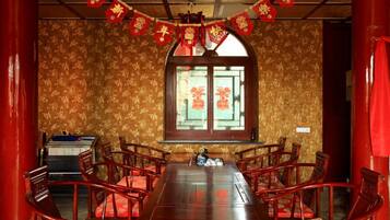 Daily local cuisine breakfast (CNY 38 per person)