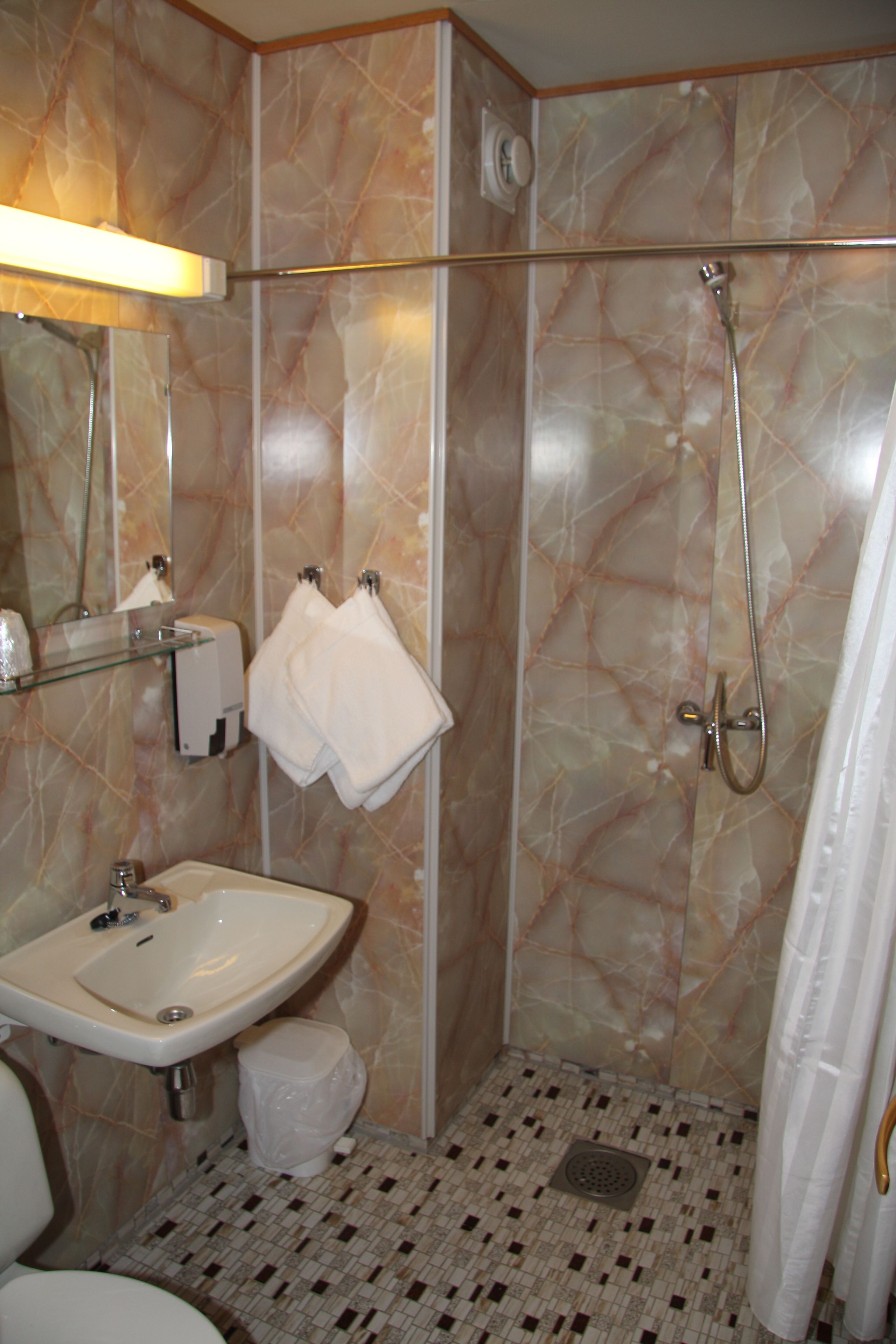 standard triple room | bathroom | shower, hair dryer, towels