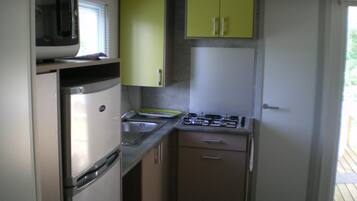 Decoración personalizada, muebles diferentes y cortinas blackout