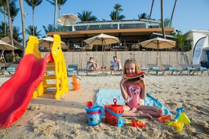 Área de juegos infantiles al aire libre