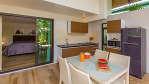 2 Bedroom with Private Pool Villa | Eget kjøkken | Espressomaskin, kjøleskap, mikrobølgeovn og kokeplater