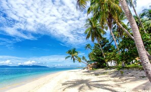 Beach nearby, white sand, sun loungers, beach umbrellas - 2 Bedrooms Villa Martini (Koh Samui)
