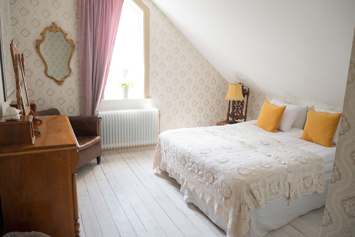 Suite, Sea View, Tower | Iron/ironing board (on request)