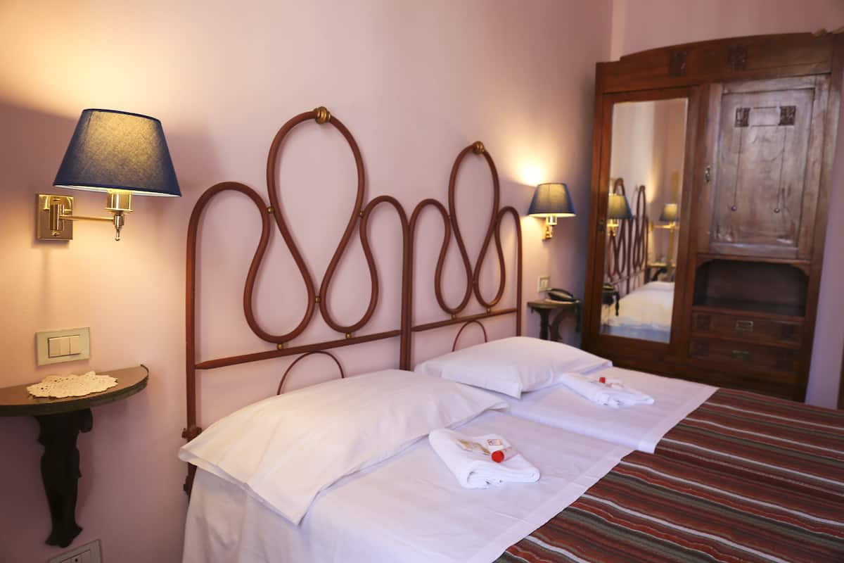 Standard Double or Twin Room, Shared Bathroom