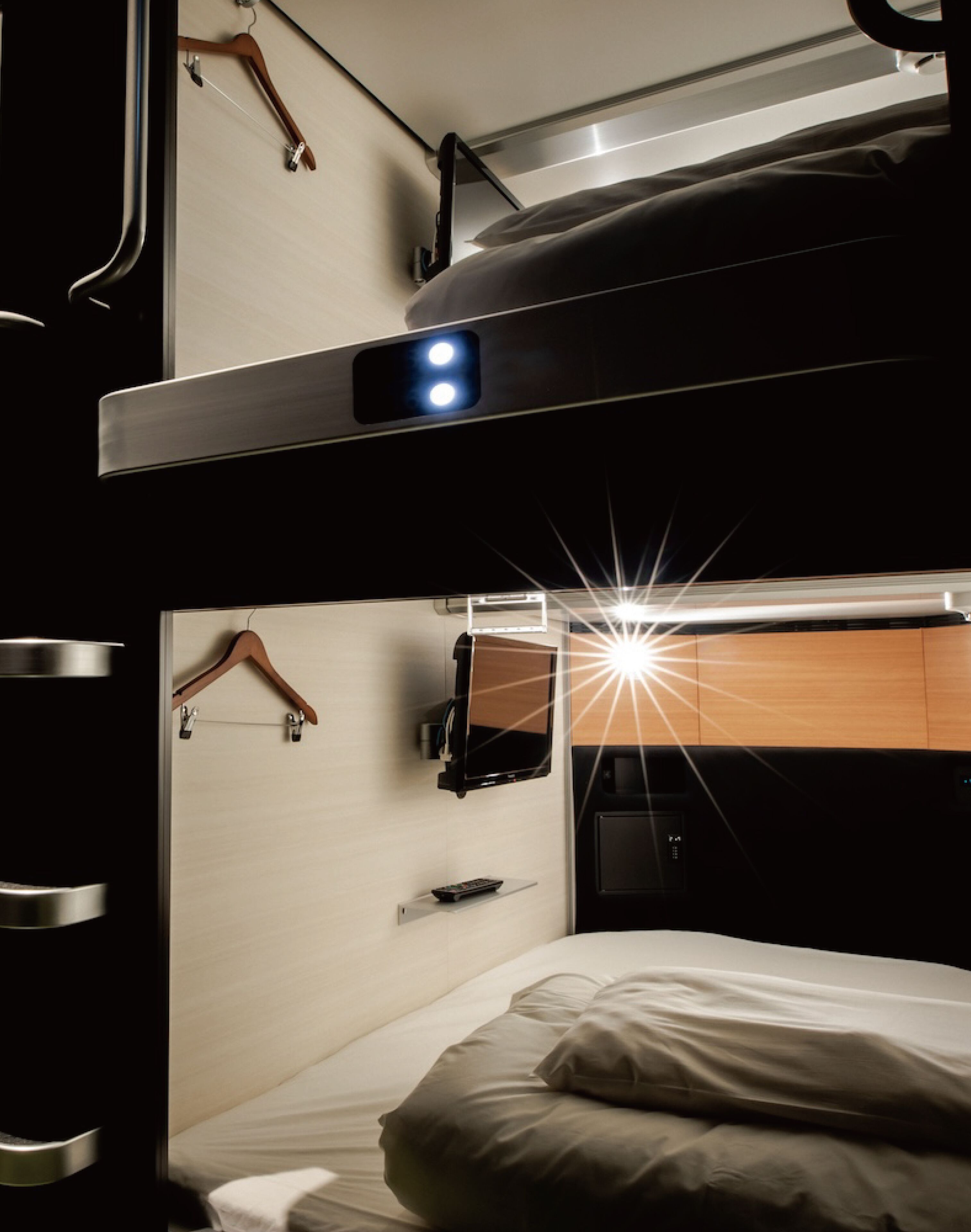 スタンダードカプセル 男性専用 | セーフティボックス (室内)、WiFi (無料)